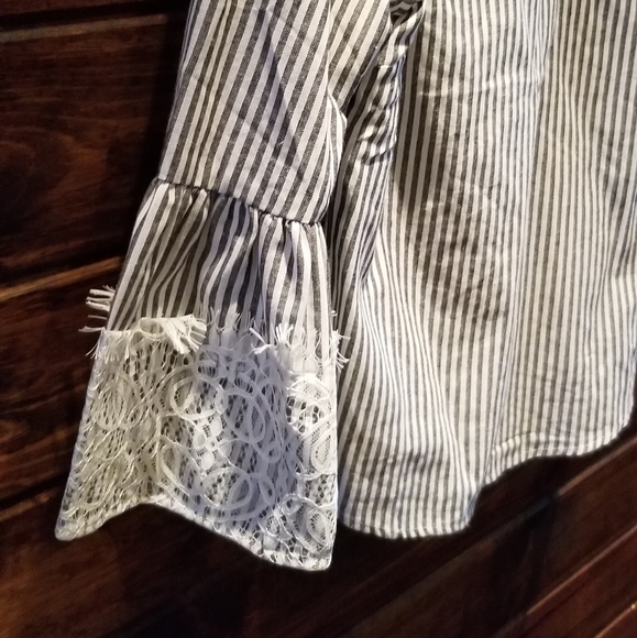 Flared sleeve shirt - Picture 2 of 2